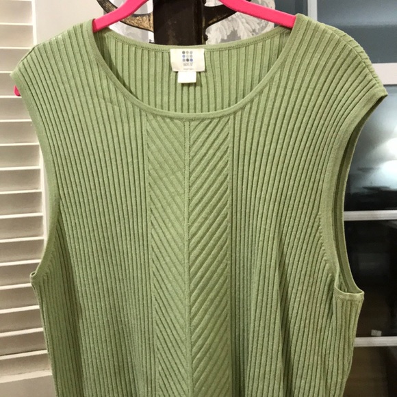 Apt. 9 sleeveless blouse. 3x. Pretty moss green - Picture 3 of 5